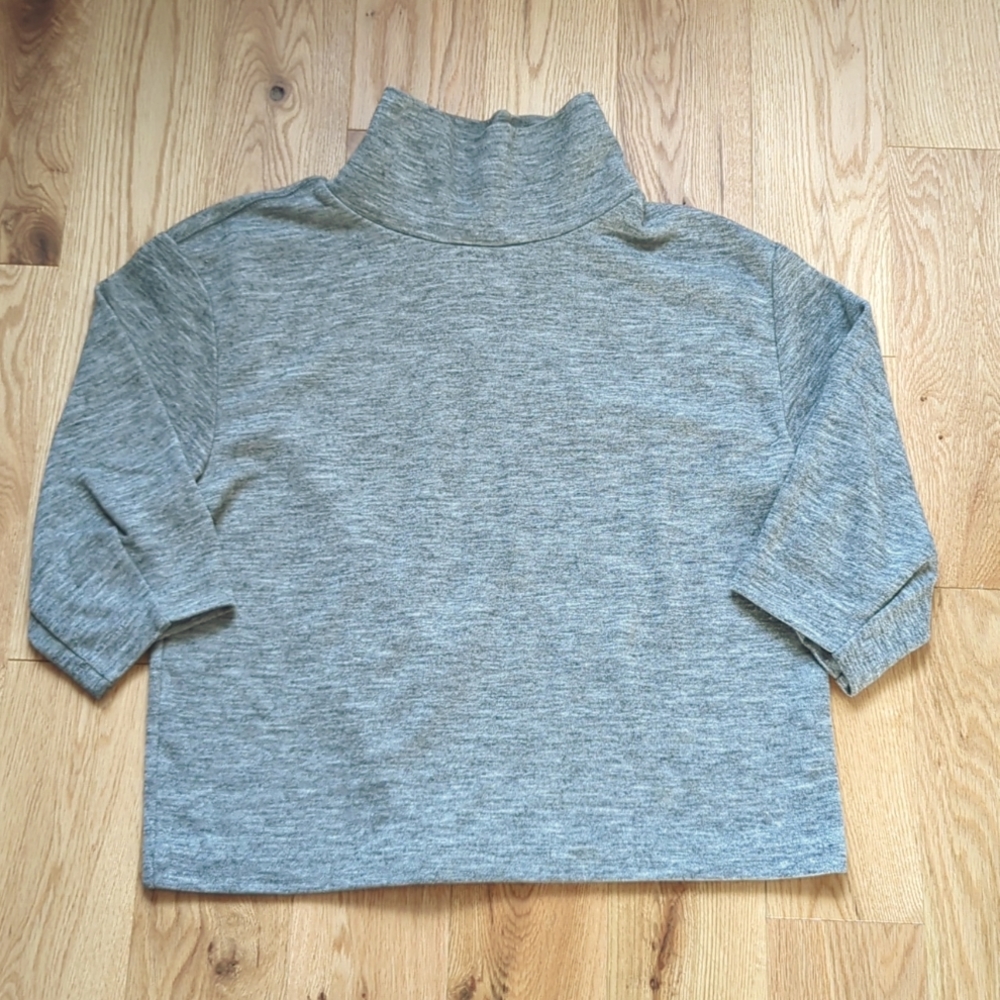 Banana Republic. Women's Mock Turtleneck. Mid sleeve. Grey.  Size Small.